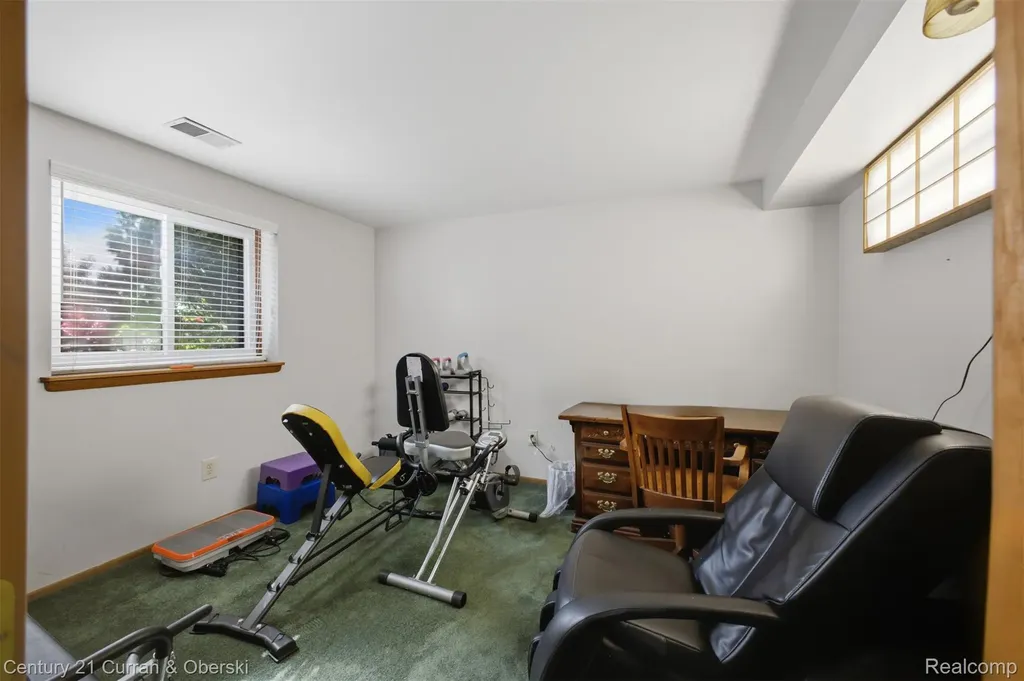 38098 Hixford Place Westland City MI 48185