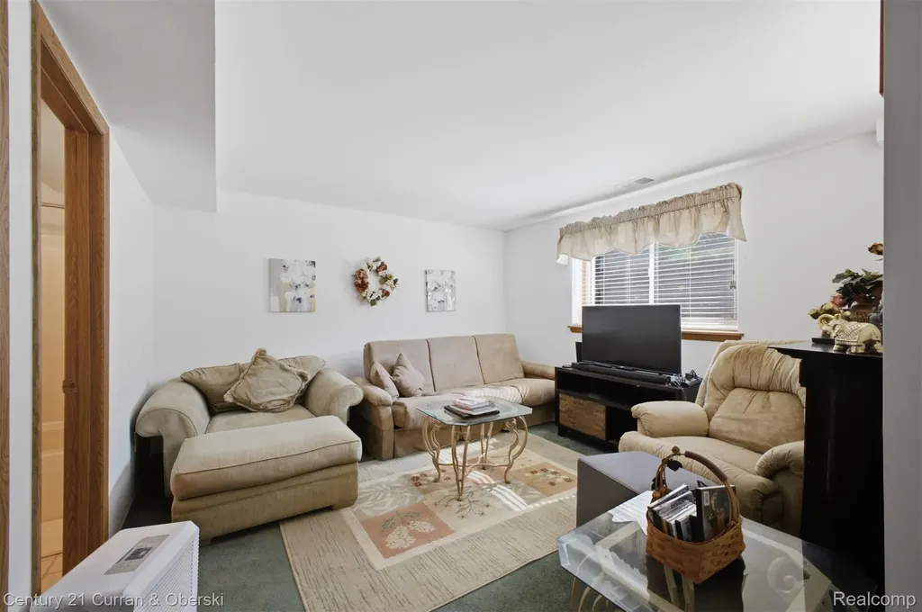 38098 Hixford Place Westland City MI 48185