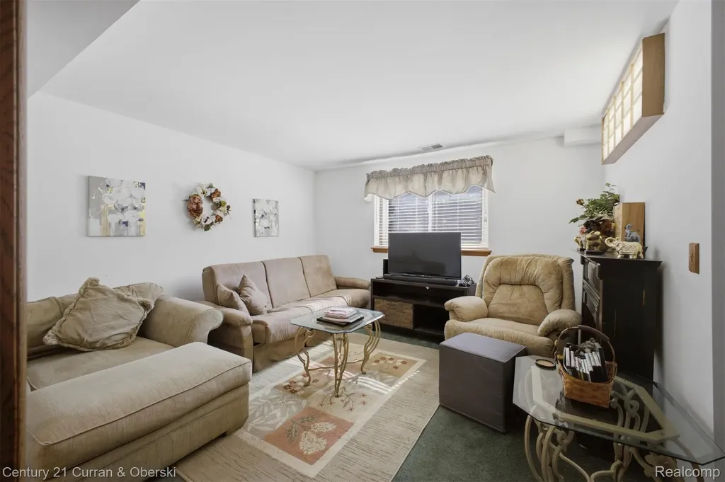 38098 Hixford Place Westland City MI 48185