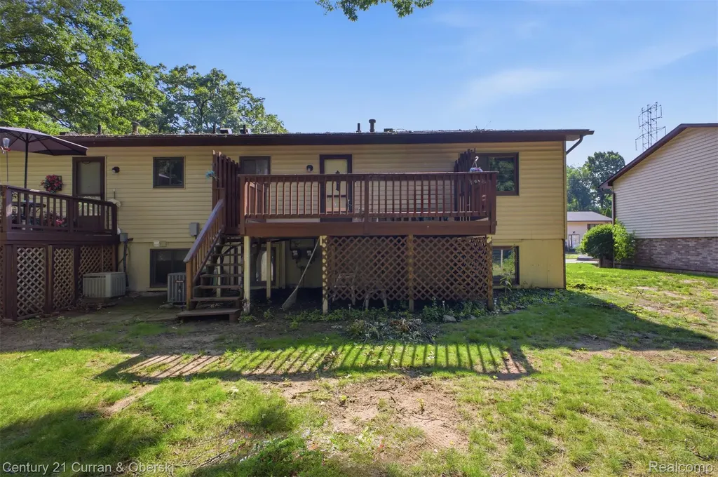 38098 Hixford Place Westland City MI 48185