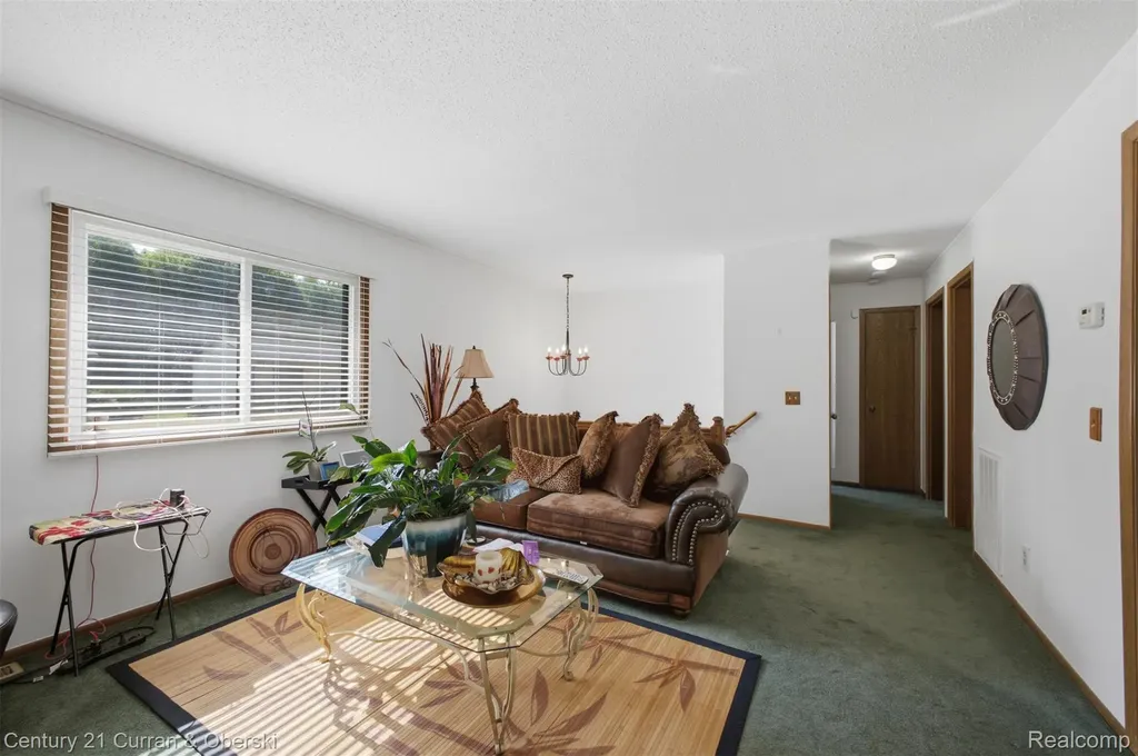 38098 Hixford Place Westland City MI 48185
