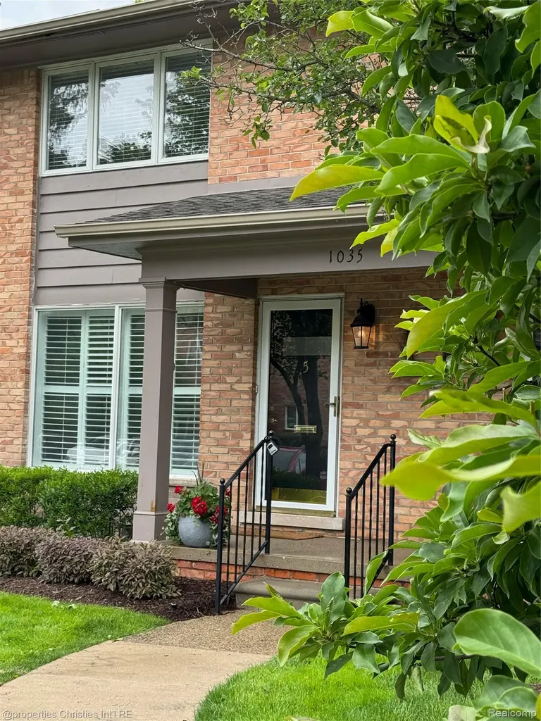 1035 N Old Woodward Avenue Birmingham City MI 48009