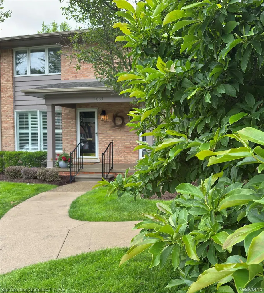 1035 N Old Woodward Avenue Birmingham City MI 48009