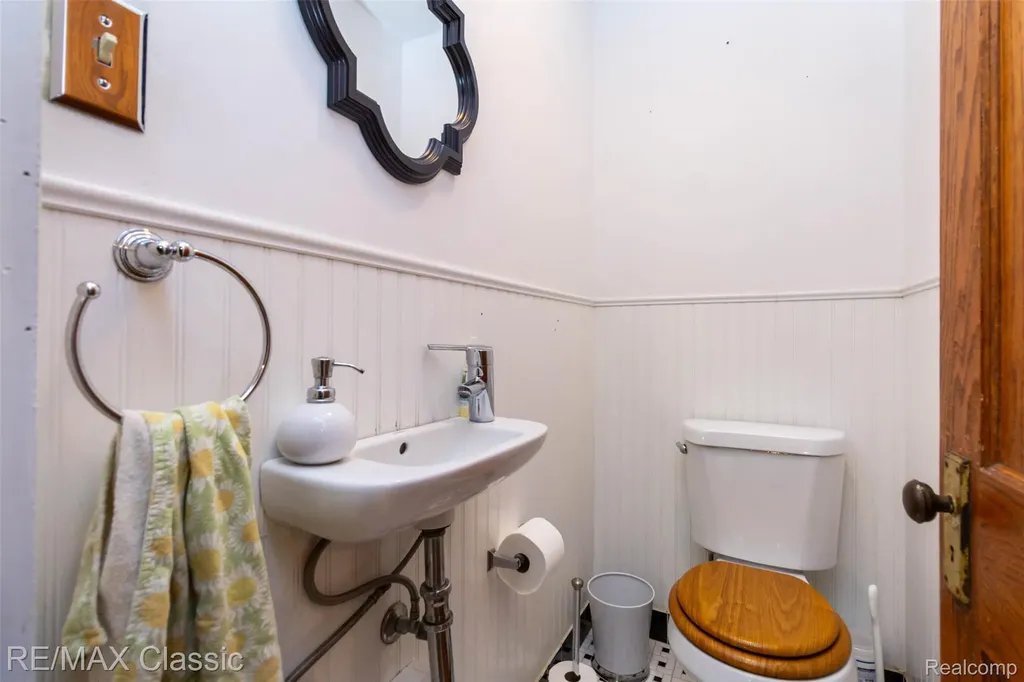 316 E Liberty Street Milford Village MI 48381