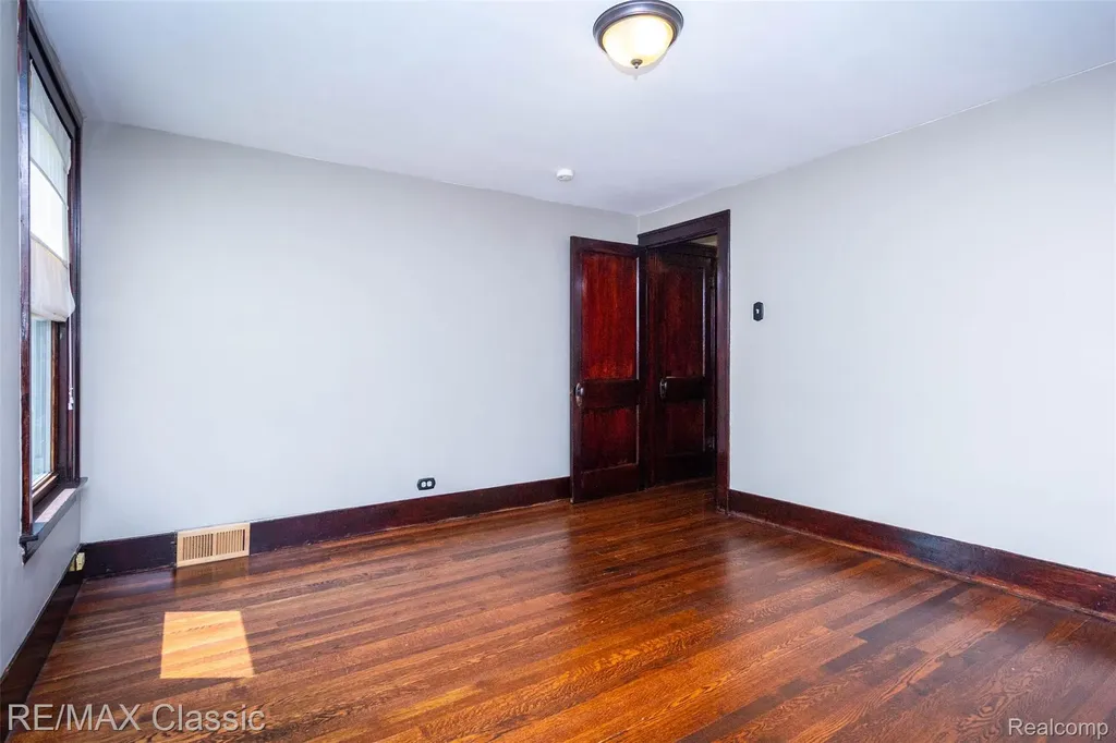 316 E Liberty Street Milford Village MI 48381