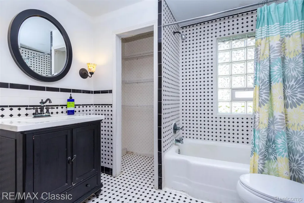 316 E Liberty Street Milford Village MI 48381