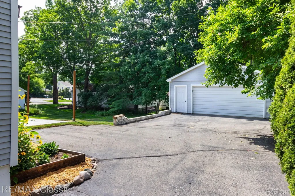 316 E Liberty Street Milford Village MI 48381