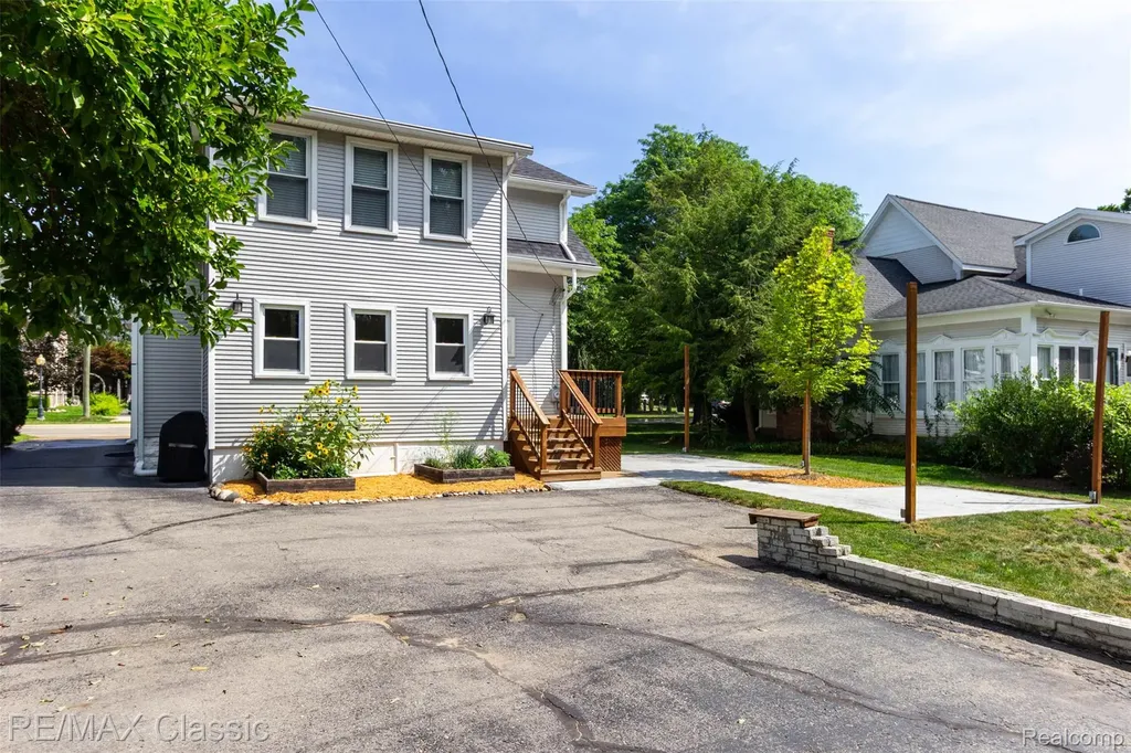 316 E Liberty Street Milford Village MI 48381