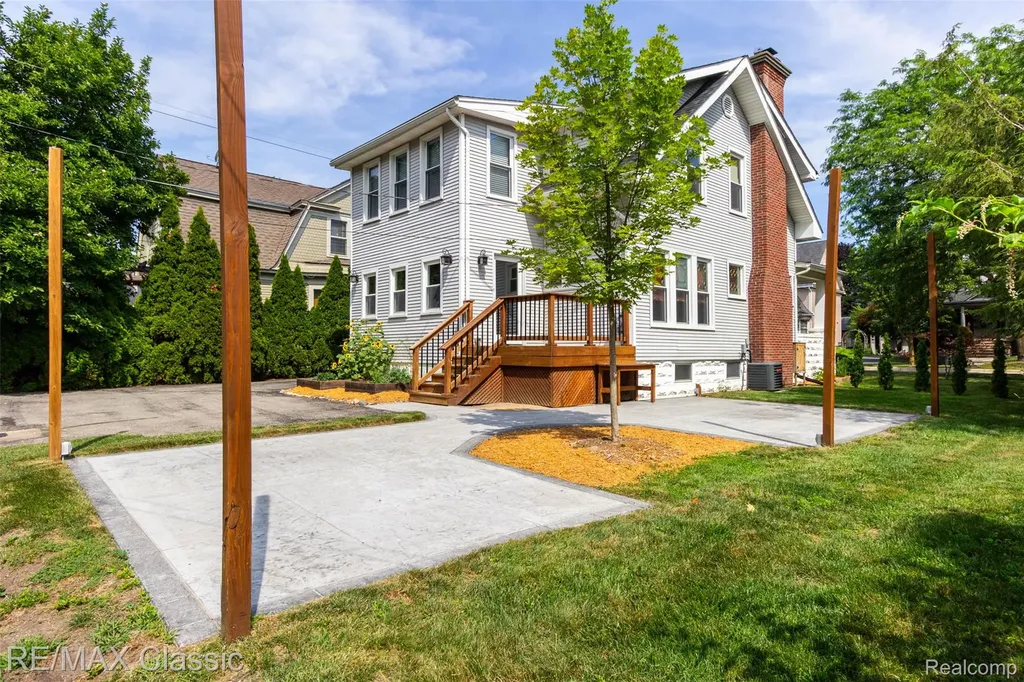 316 E Liberty Street Milford Village MI 48381