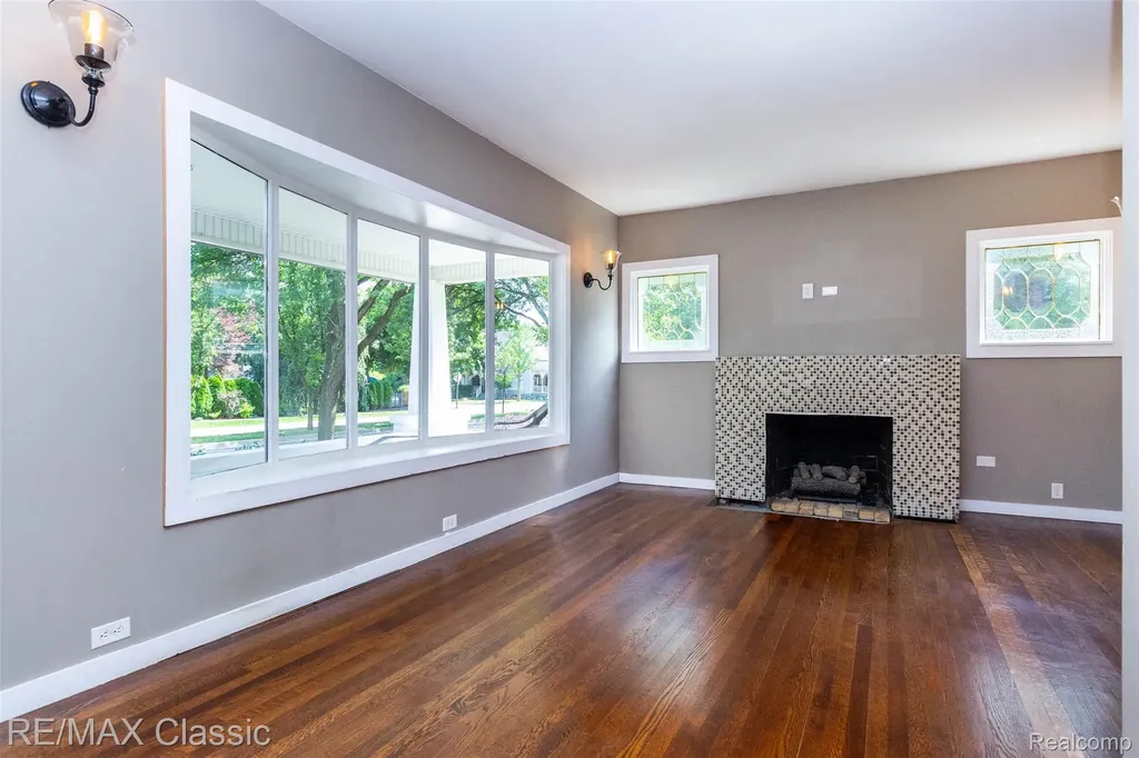 316 E Liberty Street Milford Village MI 48381