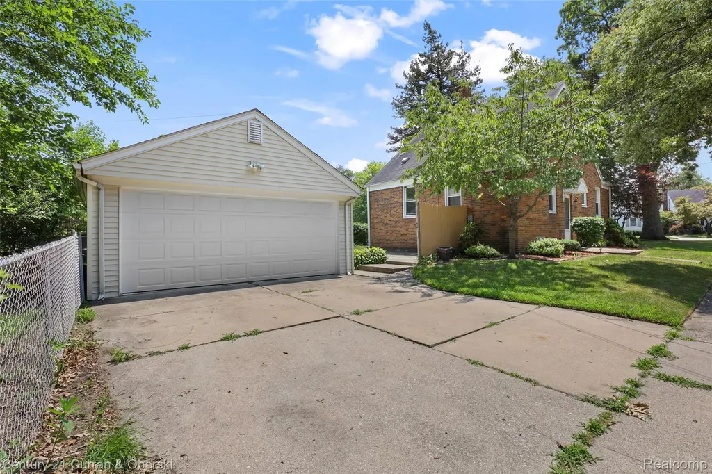 22732 Madison Street Dearborn City MI 48124