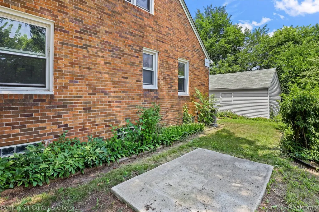 22732 Madison Street Dearborn City MI 48124