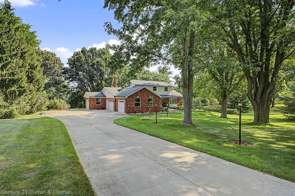 8661 N Dutchess Drive Bruce Township MI 48065