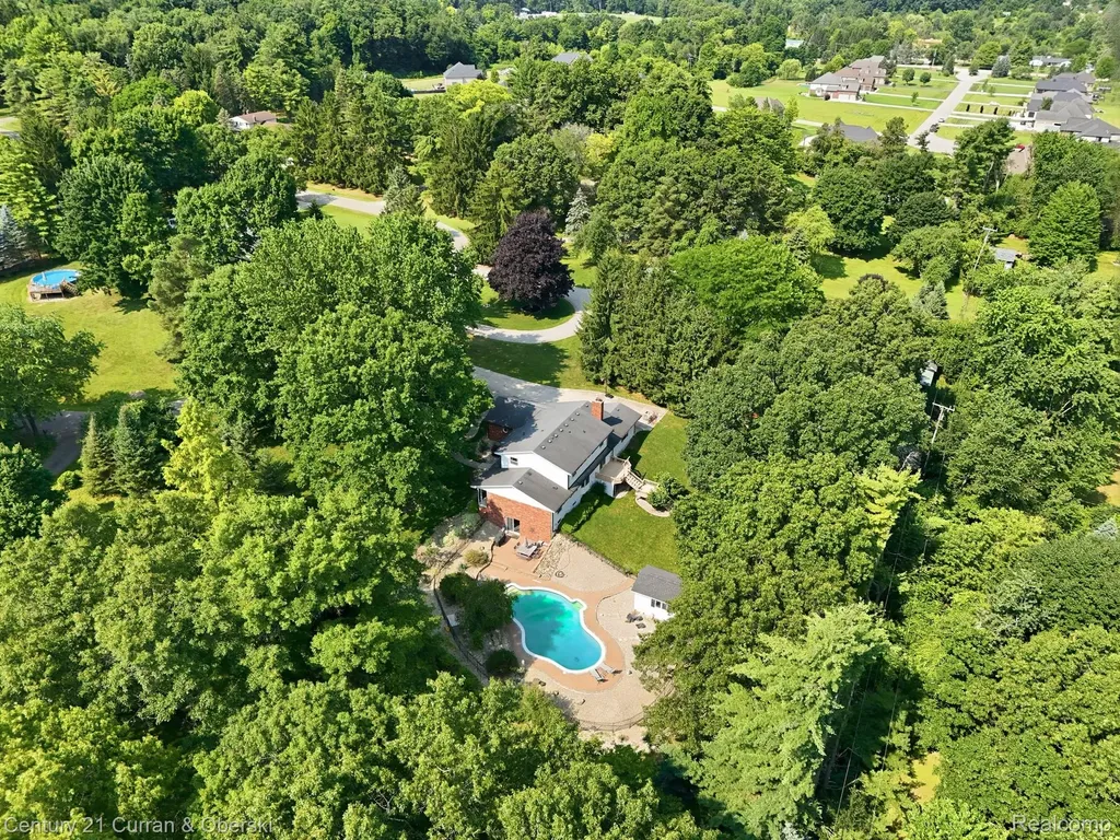 8661 N Dutchess Drive Bruce Township MI 48065