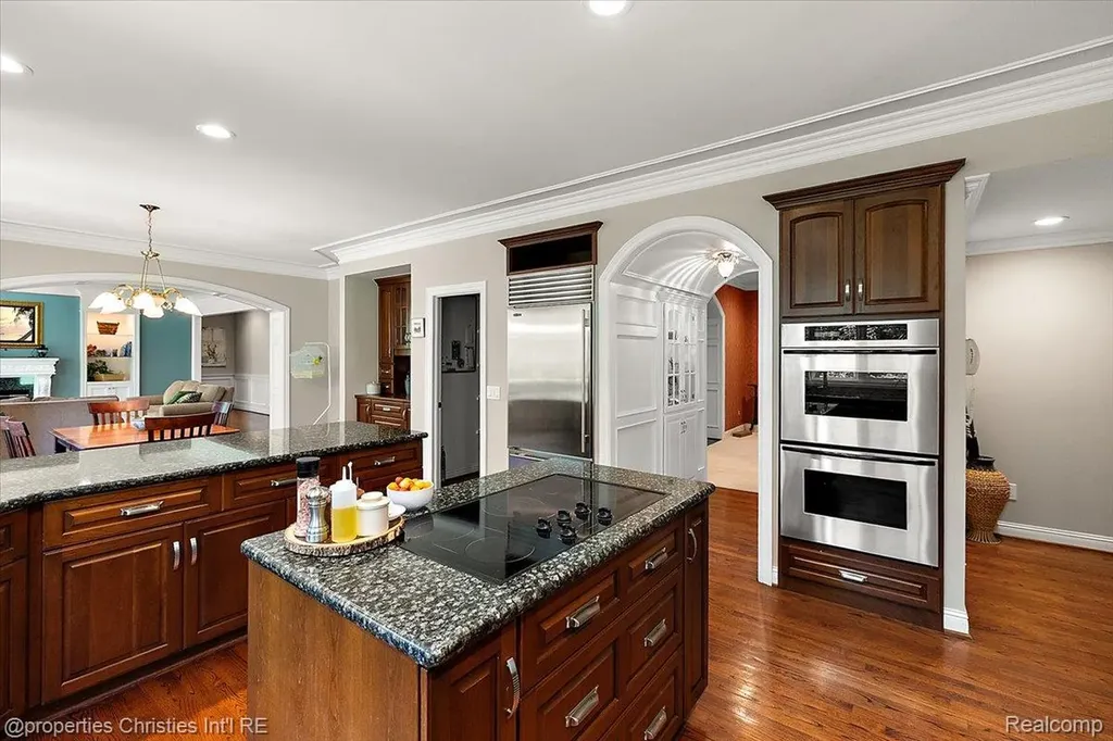 1315 Maryland Highland Charter Township MI 48380