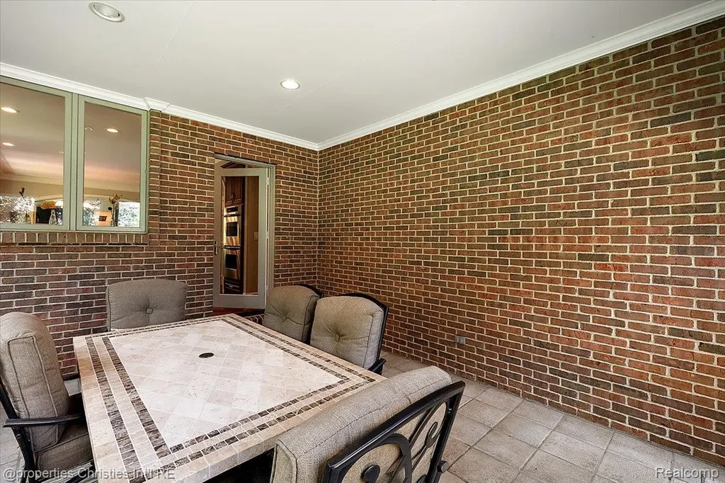 1315 Maryland Highland Charter Township MI 48380