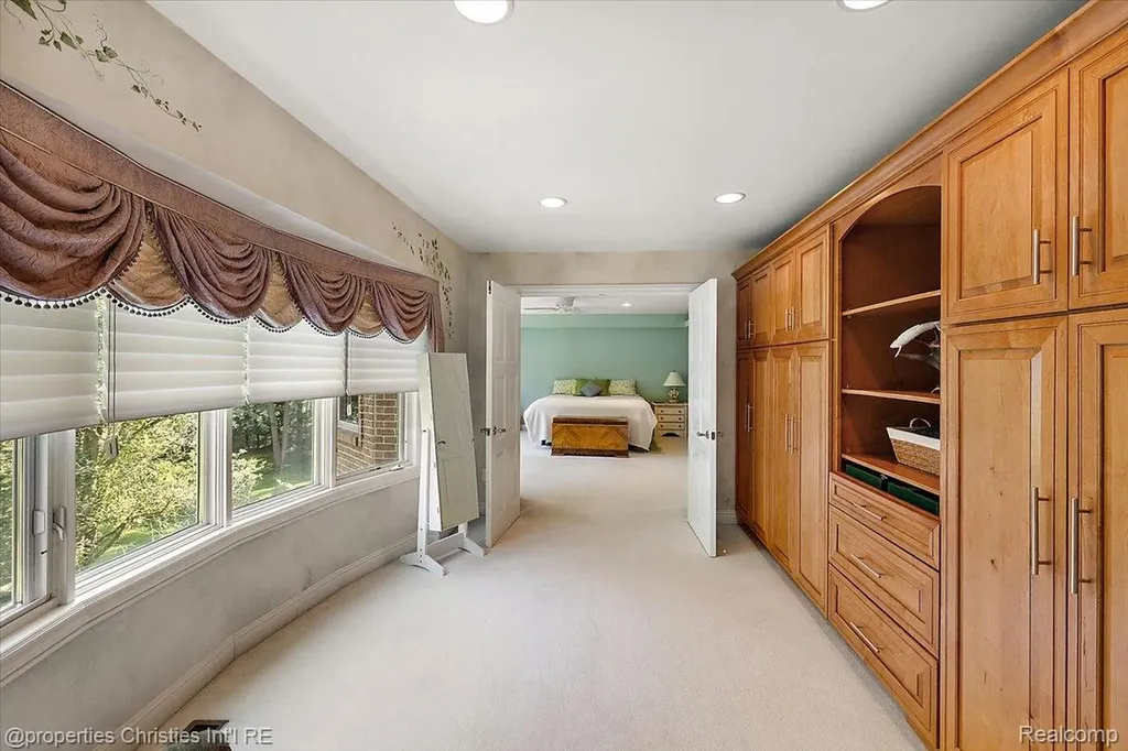 1315 Maryland Highland Charter Township MI 48380
