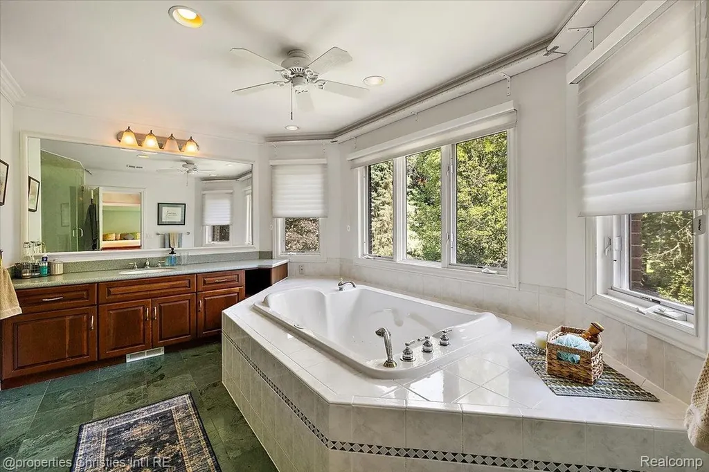 1315 Maryland Highland Charter Township MI 48380