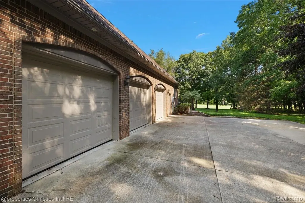 1315 Maryland Highland Charter Township MI 48380