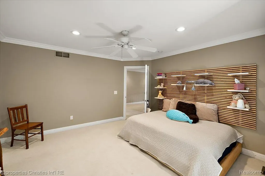 1315 Maryland Highland Charter Township MI 48380