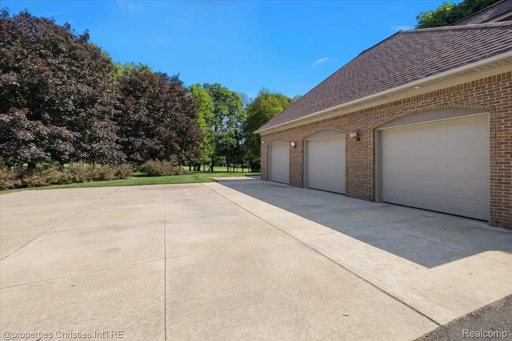 1315 Maryland Highland Charter Township MI 48380