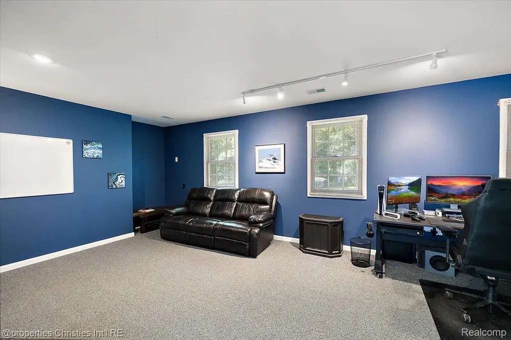 1315 Maryland Highland Charter Township MI 48380