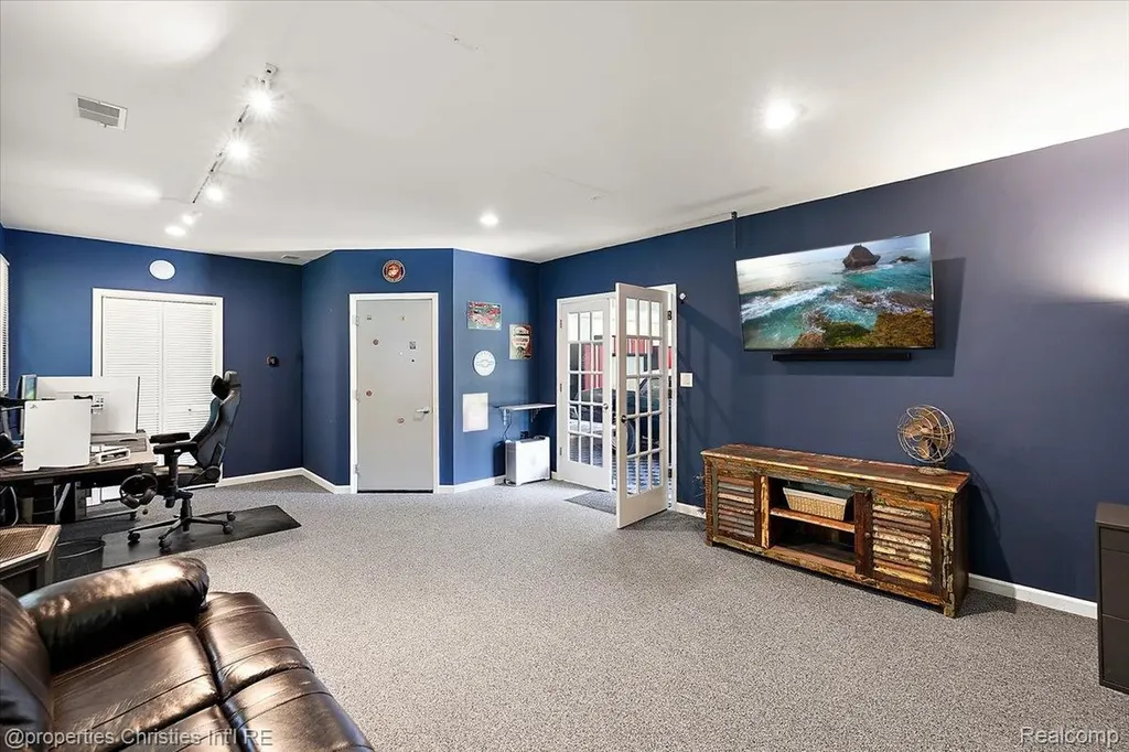 1315 Maryland Highland Charter Township MI 48380