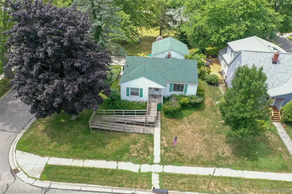 703 N 9th Street St. Clair City MI 48079