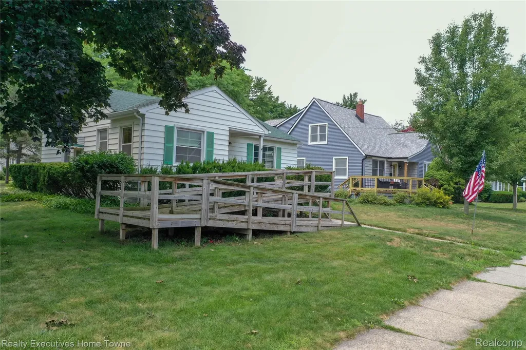 703 N 9th Street St. Clair City MI 48079