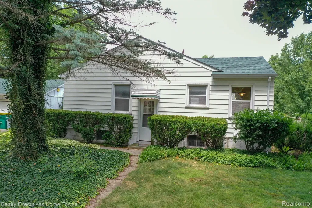 703 N 9th Street St. Clair City MI 48079