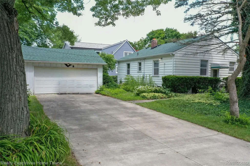 703 N 9th Street St. Clair City MI 48079
