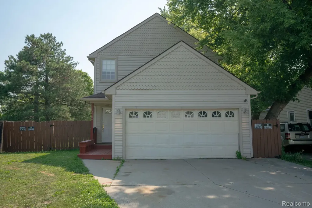 23106 Hughes Avenue Hazel Park City MI 48030