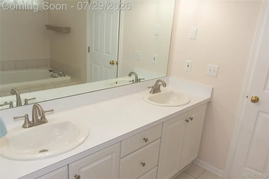 7781 Partridge Hill Drive Hamburg Township MI 48116