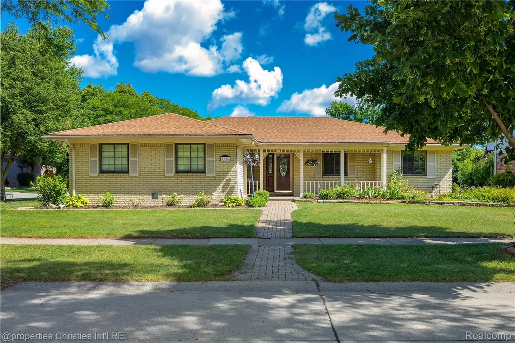 6805 Emerald Shores Drive Troy City MI 48085