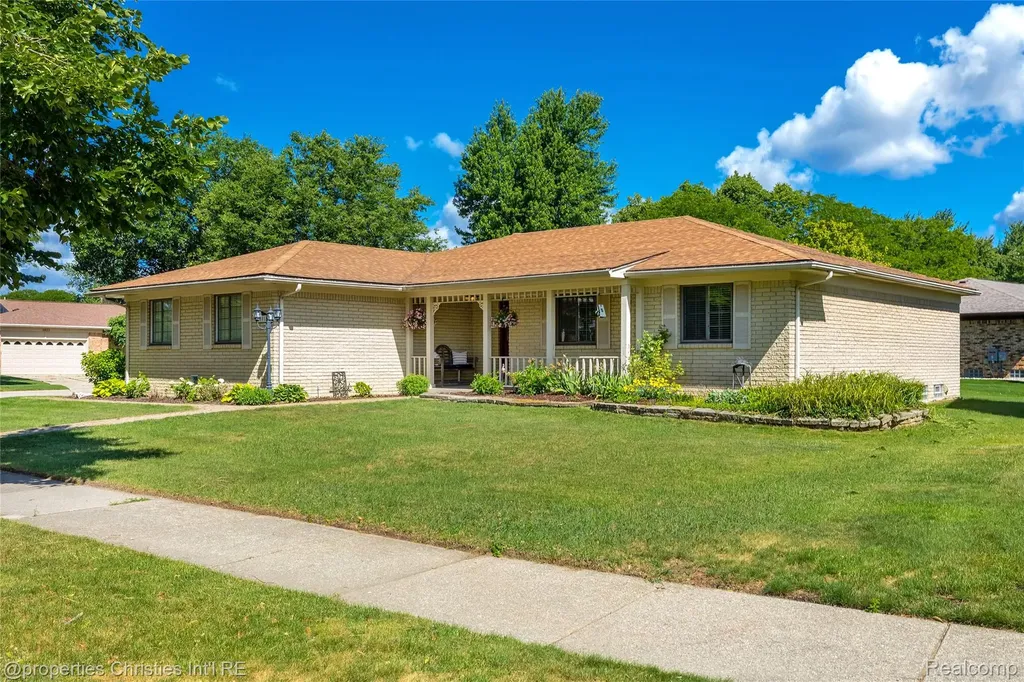 6805 Emerald Shores Drive Troy City MI 48085