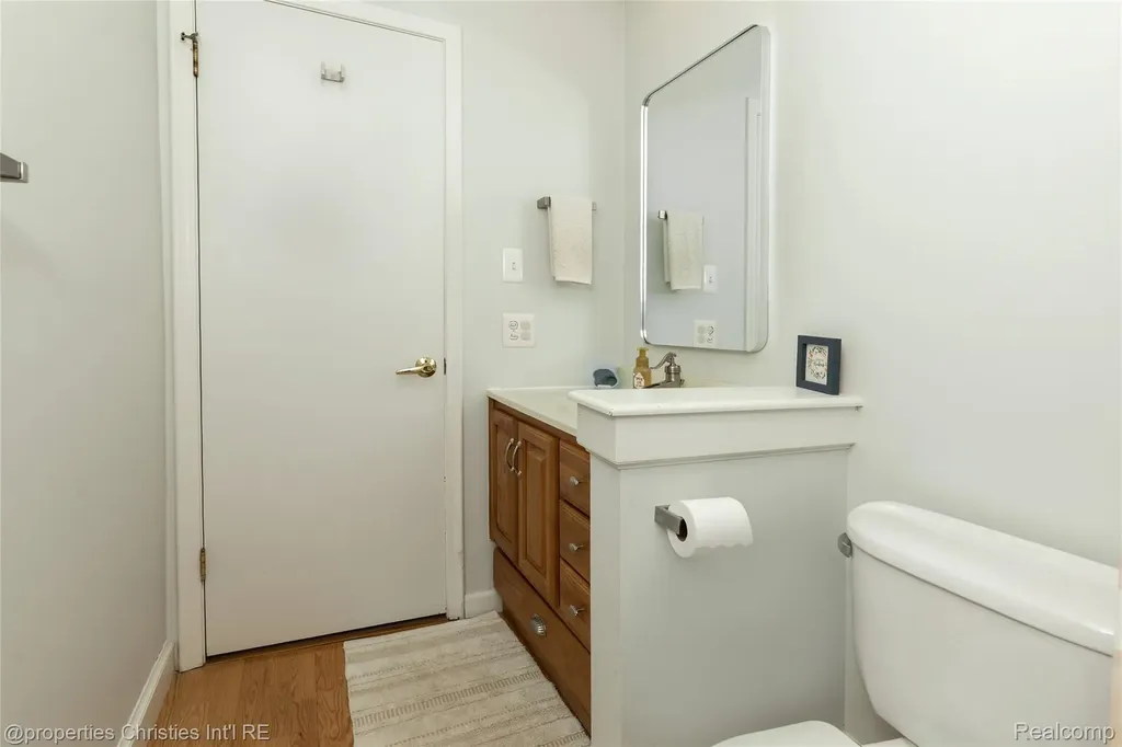 6805 Emerald Shores Drive Troy City MI 48085