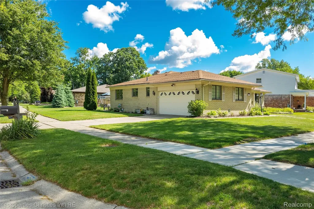 6805 Emerald Shores Drive Troy City MI 48085