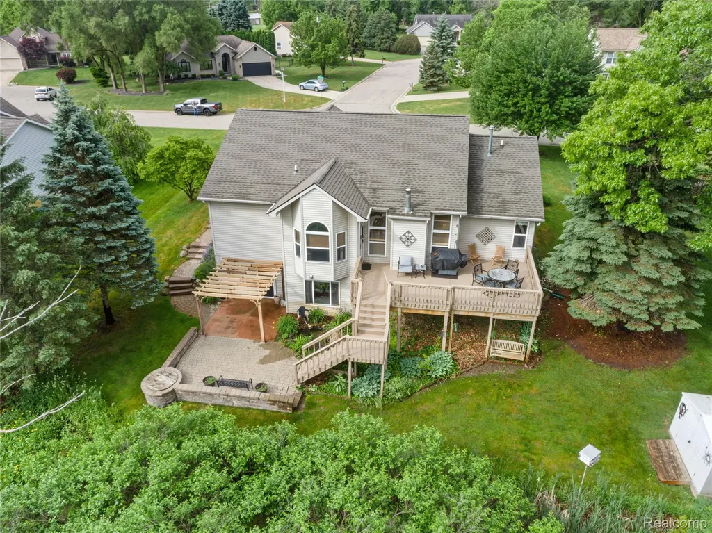 2460 Fenton Creek Lane Fenton Charter Township MI 48430