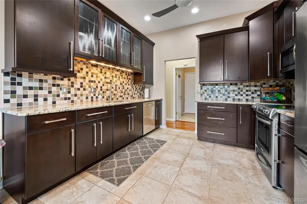 2460 Fenton Creek Lane Fenton Charter Township MI 48430