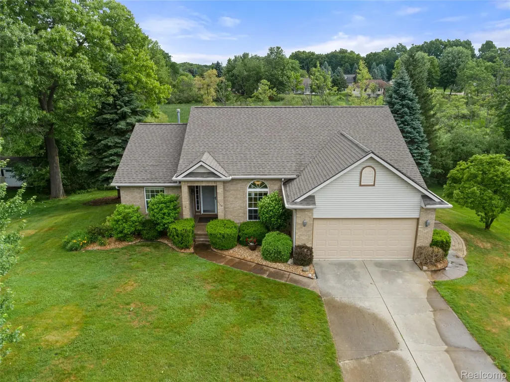 2460 Fenton Creek Lane Fenton Charter Township MI 48430