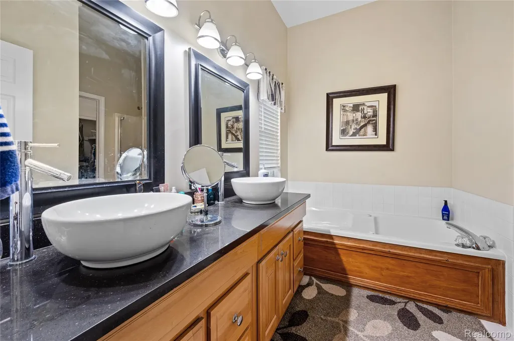 2460 Fenton Creek Lane Fenton Charter Township MI 48430