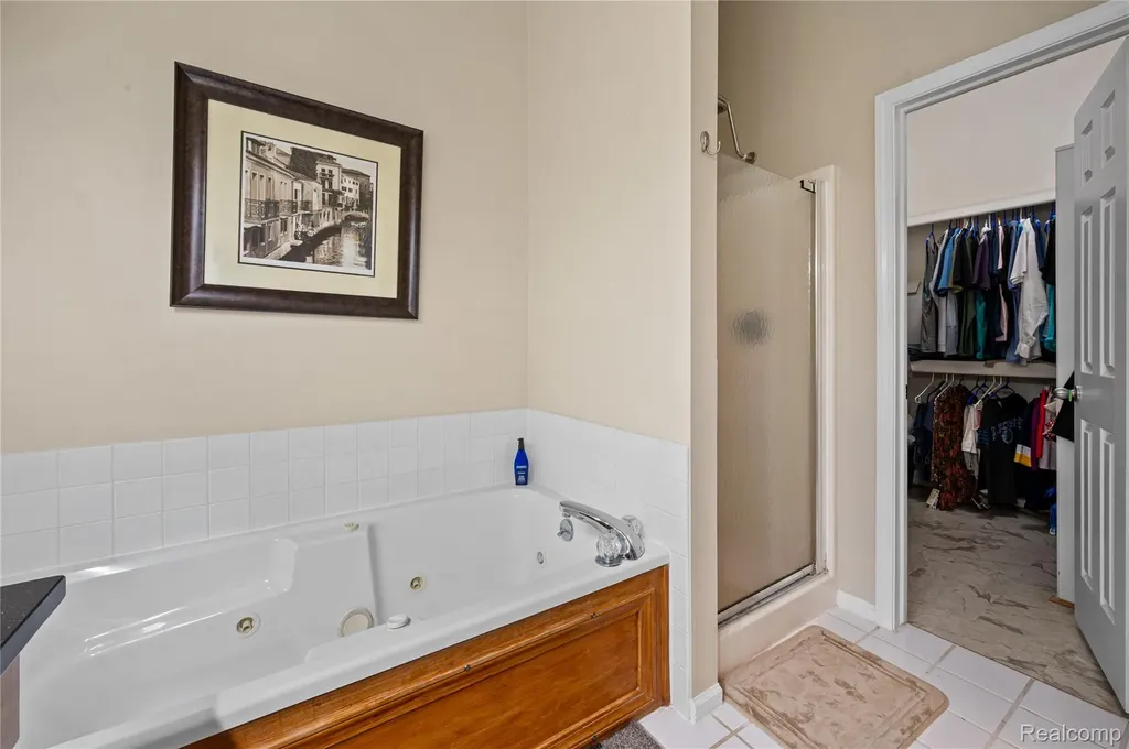 2460 Fenton Creek Lane Fenton Charter Township MI 48430