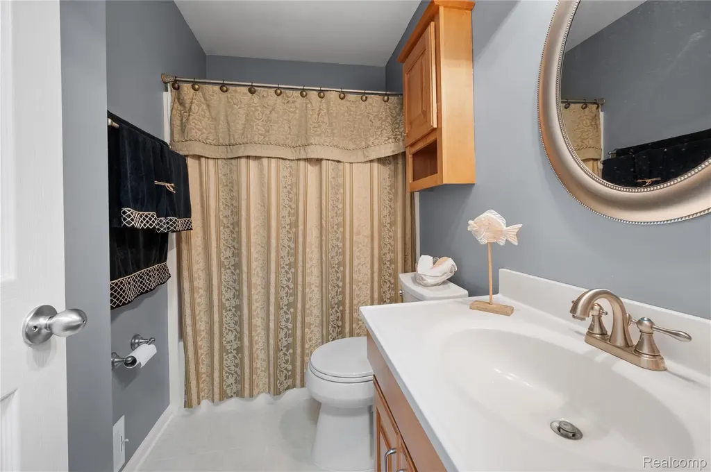 2460 Fenton Creek Lane Fenton Charter Township MI 48430
