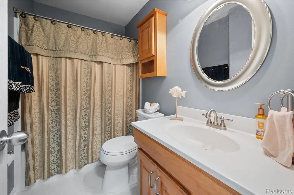 2460 Fenton Creek Lane Fenton Charter Township MI 48430