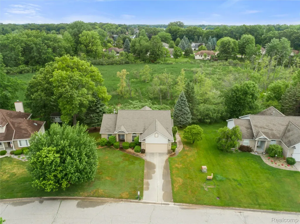 2460 Fenton Creek Lane Fenton Charter Township MI 48430