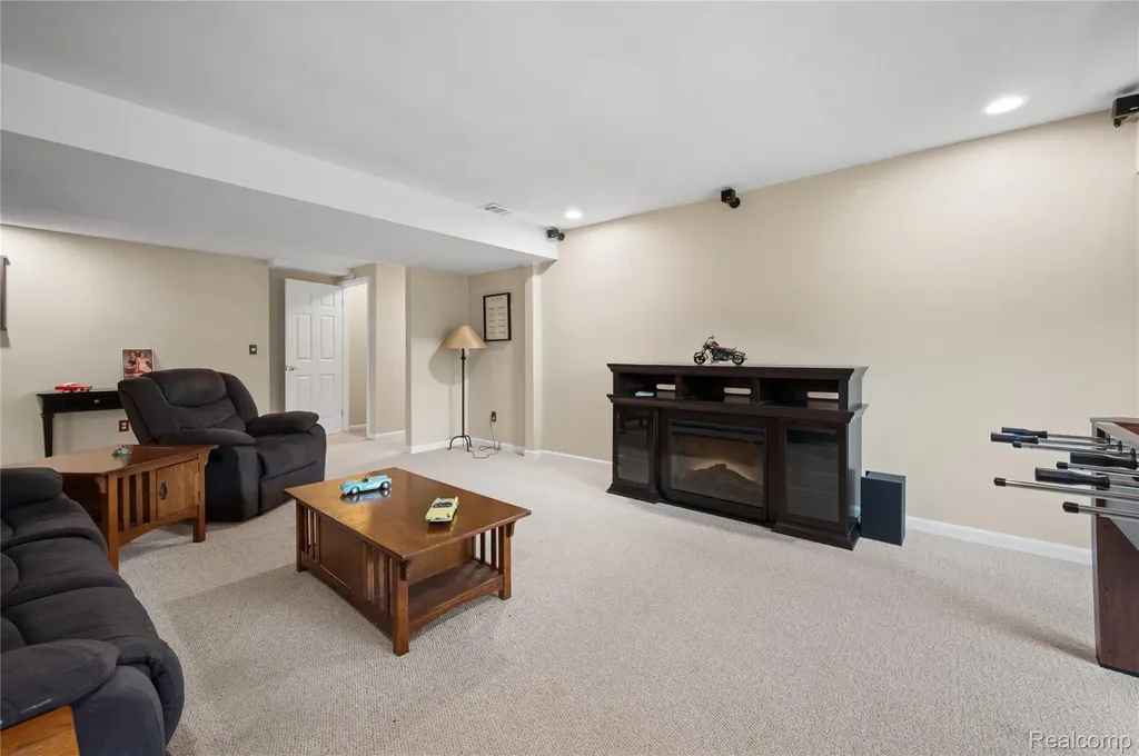 2460 Fenton Creek Lane Fenton Charter Township MI 48430