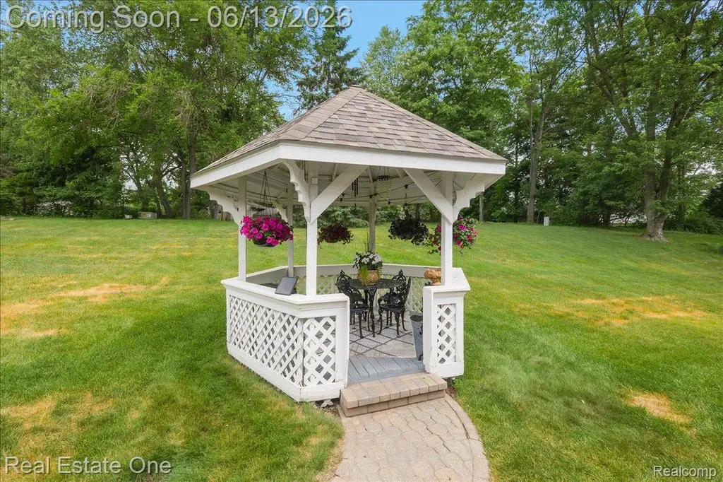 1854 Ludgate Lane Rochester Hills City MI 48309