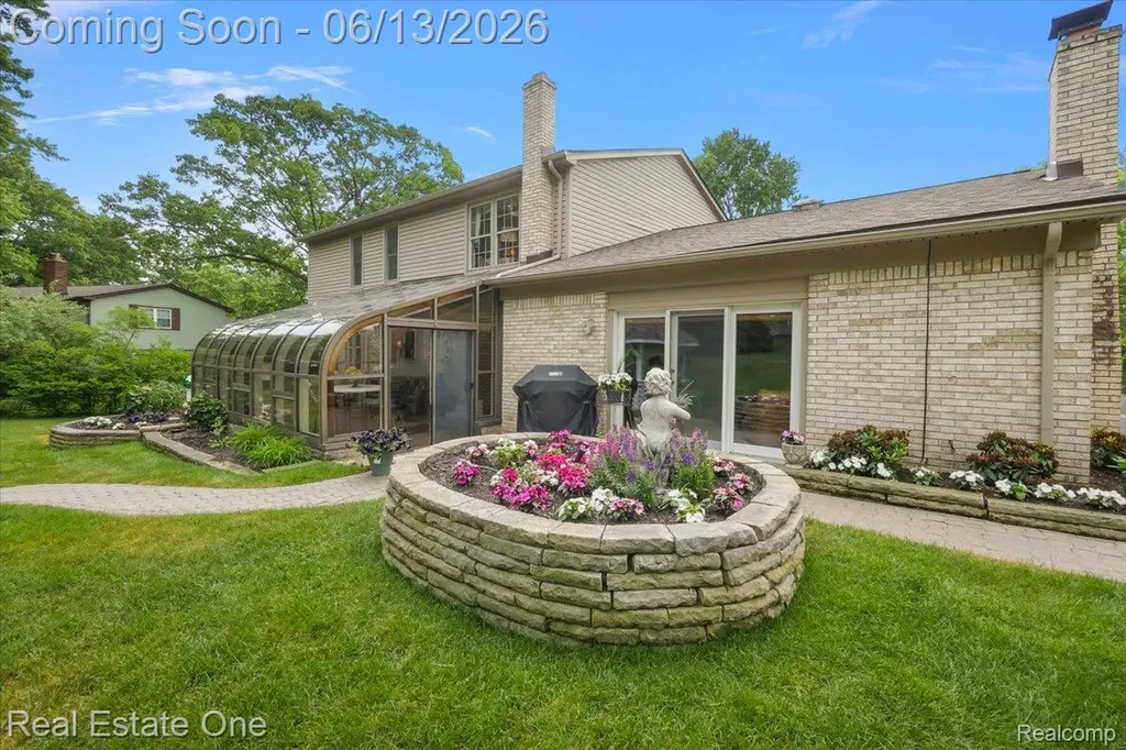 1854 Ludgate Lane Rochester Hills City MI 48309