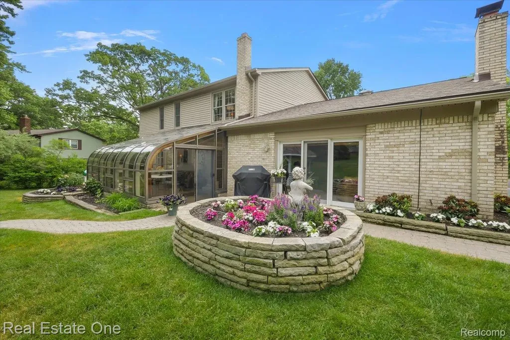 1854 Ludgate Lane Rochester Hills City MI 48309