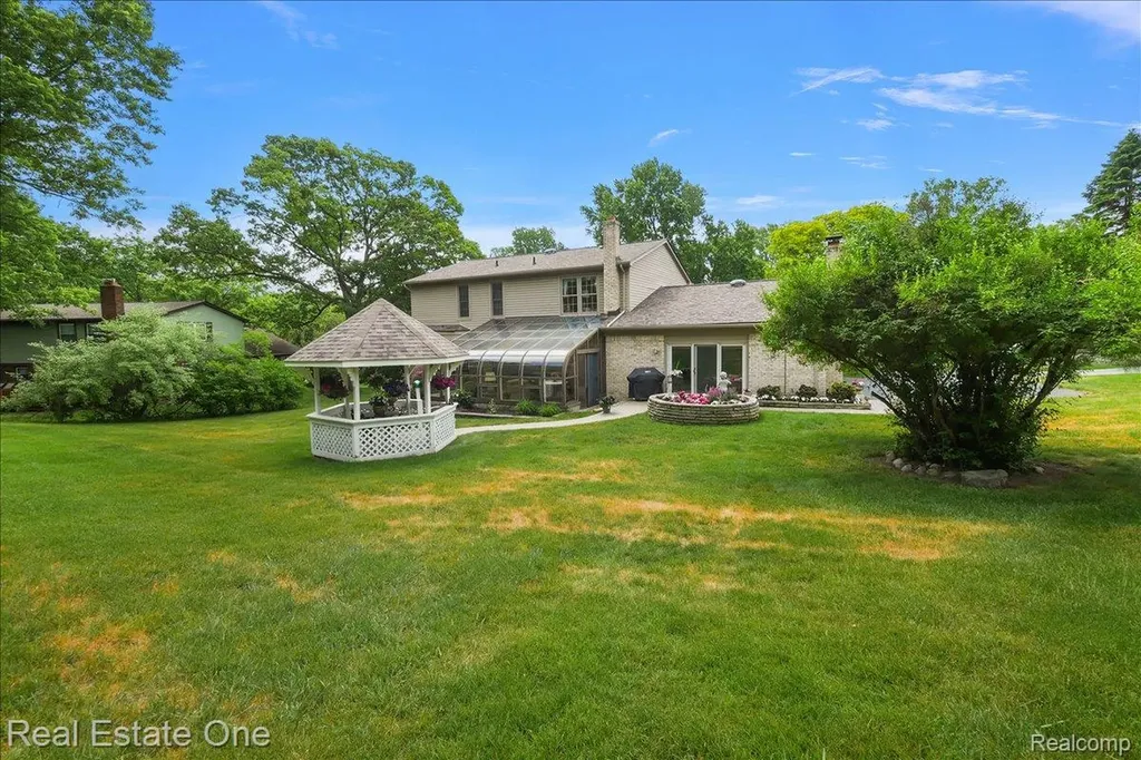 1854 Ludgate Lane Rochester Hills City MI 48309